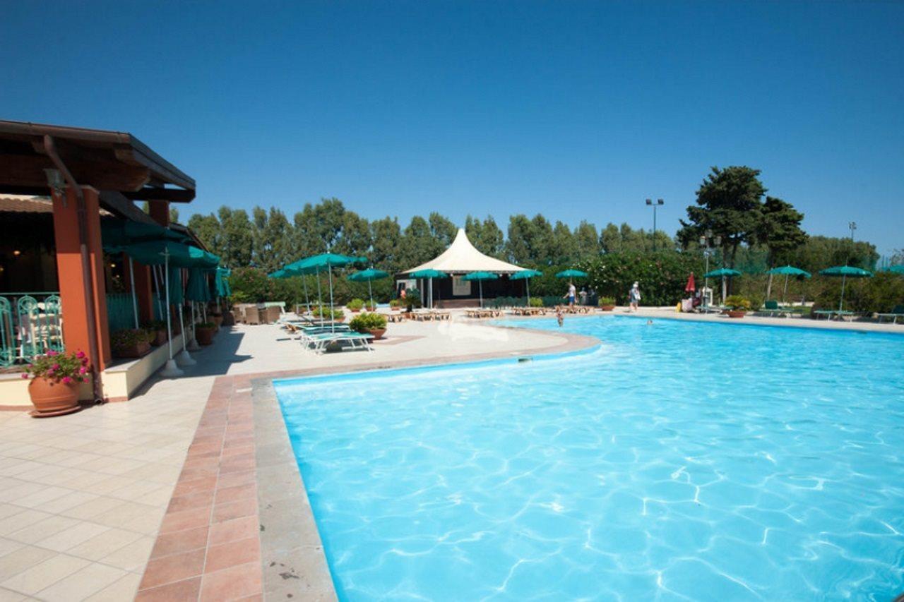 Club Hotel Orosei Beach Exterior photo